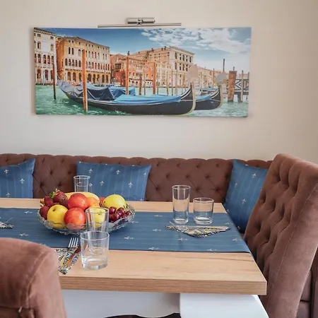 Sunny Apartment *
